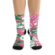 Load image into Gallery viewer, UTOIV Winter 16&#39; Pink/Green Camo Socks
