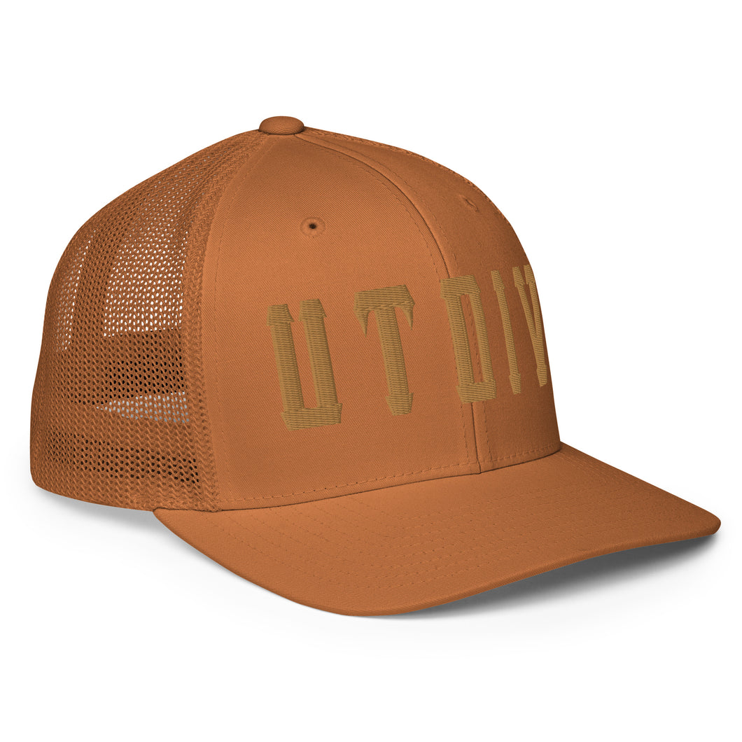 UTO IV Closed-back trucker cap
